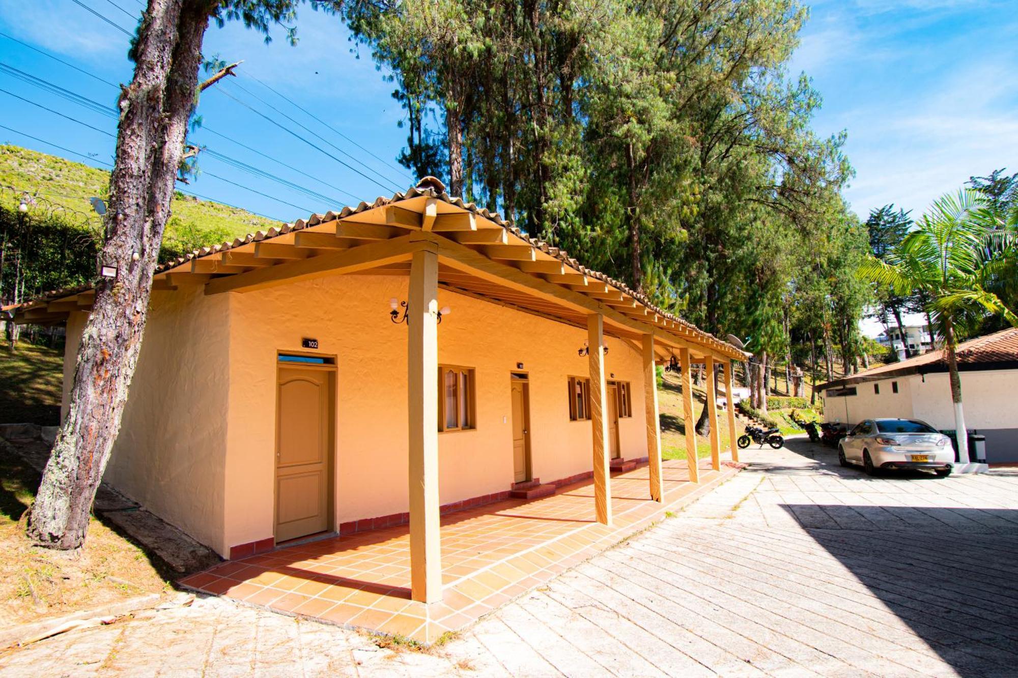 Mansion By Bernalo Hotels Guatape Bagian luar foto